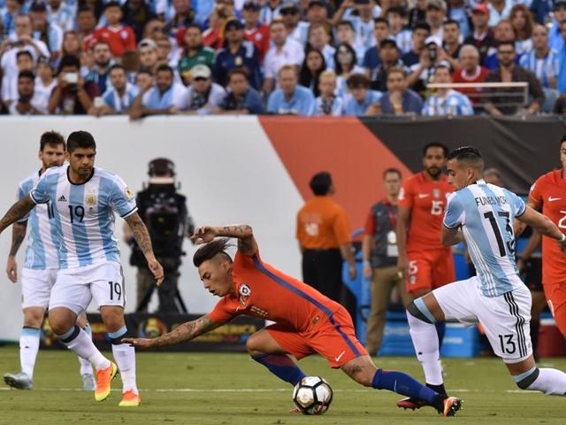 Chile's Eduardo Vargas is fouled by Argentina's Ramiro Funes Mori. (AFP)