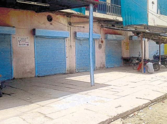 Shops closed down in Baran town after a bandh call by the Congress on Monday. (HT Photo) Shops closed down in Baran town after a bandh call by the Congress on Monday. (HT Photo)