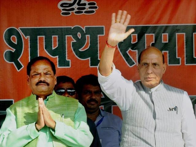 Union home minister Rajnath Singh with Jharkhand chief minister Raghubar Das during ''Hariyali Sapath Samaroh'' programme organised by BJP in Ranchi on Sunday. (PTI Photo) Union home minister Rajnath Singh with Jharkhand chief minister Raghubar Das during ''Hariyali Sapath Samaroh'' programme organised by BJP in Ranchi on Sunday. (PTI Photo)
