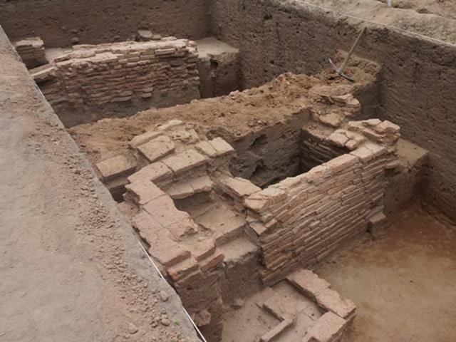 Archaeologists and researchers have unearthed the crumbling remains of an ancient urban centre, equal in size and importance to that of Mohenjo-daro.(Photo courtesy - Kamala Thiagarajan)