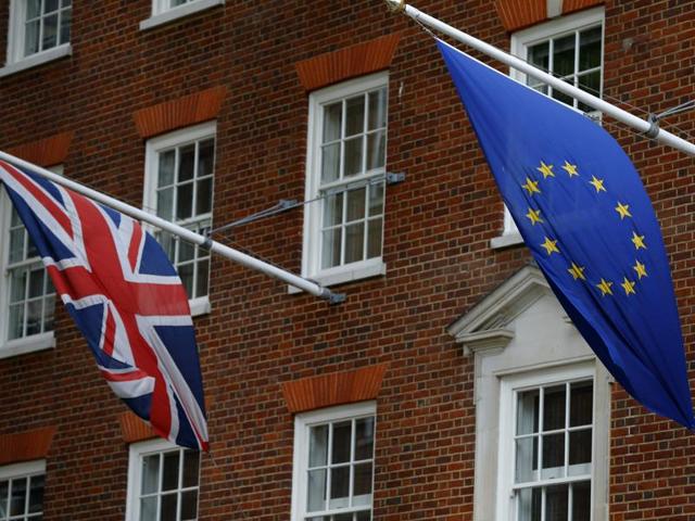 A Union flag (left), and a European Union (EU) flag fly above Europe House, the head office of the UK Representation of the European Commission, and the UK Information Office of the European Parliament, which was formerly the building that housed the headquarters of the British Conservative Party, in central London. (AFP Photo) A Union flag (left), and a European Union (EU) flag fly above Europe House, the head office of the UK Representation of the European Commission, and the UK Information Office of the European Parliament, which was formerly the building that housed the headquarters of the British Conservative Party, in central London. (AFP Photo)
