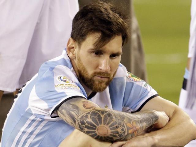 Lionel Messi #10 of Argentina looks on against Chile during the Copa America Centenario Championship. (AFP Photo) Lionel Messi #10 of Argentina looks on against Chile during the Copa America Centenario Championship. (AFP Photo)