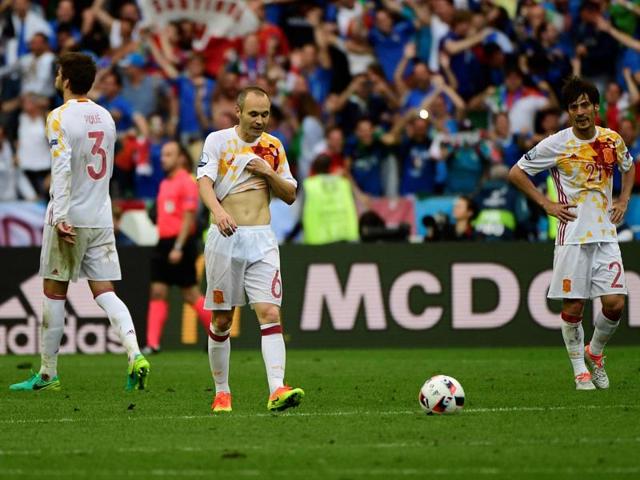 However, Pique defended the right of coach Vicente del Bosque to take time to decide his future.(AFP)
