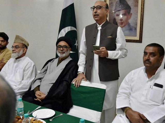 Pakistani high commissioner Abdul Basit , All Parties Hurriyat Conference leader Aga Syed Hassan ( 2nd L) and Samajwadi party MP Javed Ali Khan (R) during an Iftar at Pak High commission in New Delhi on June 25, 2016.(PTI) Pakistani high commissioner Abdul Basit , All Parties Hurriyat Conference leader Aga Syed Hassan ( 2nd L) and Samajwadi party MP Javed Ali Khan (R) during an Iftar at Pak High commission in New Delhi on June 25, 2016.(PTI)