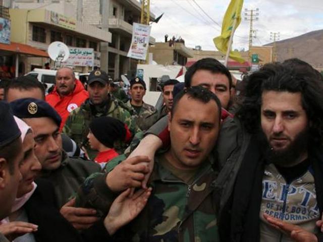 Lebanese troops detained 103 Syrians for illegal entry into the country in a security sweep Tuesday, a day after a series of deadly bombings struck a village near the Syrian border, the military said. (AFP Photo) Lebanese troops detained 103 Syrians for illegal entry into the country in a security sweep Tuesday, a day after a series of deadly bombings struck a village near the Syrian border, the military said. (AFP Photo)
