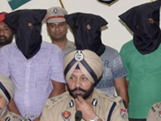 Patiala range inspector general of police Paramraj Singh Urmranangal (centre), at a press conference in Sangrur on Tuesday, said main accused Vijay Kumar of Jind in Haryana is Canada-returned and his alleged accomplices Nand Kishore Goldy and his son, Gaurav, are from Begowal village in Taragarh area of Pathankot district. “Vijay is a self-styled radical activist not affiliated with any Hindu group as such.” (HT Photo) Patiala range inspector general of police Paramraj Singh Urmranangal (centre), at a press conference in Sangrur on Tuesday, said main accused Vijay Kumar of Jind in Haryana is Canada-returned and his alleged accomplices Nand Kishore Goldy and his son, Gaurav, are from Begowal village in Taragarh area of Pathankot district. “Vijay is a self-styled radical activist not affiliated with any Hindu group as such.” (HT Photo)