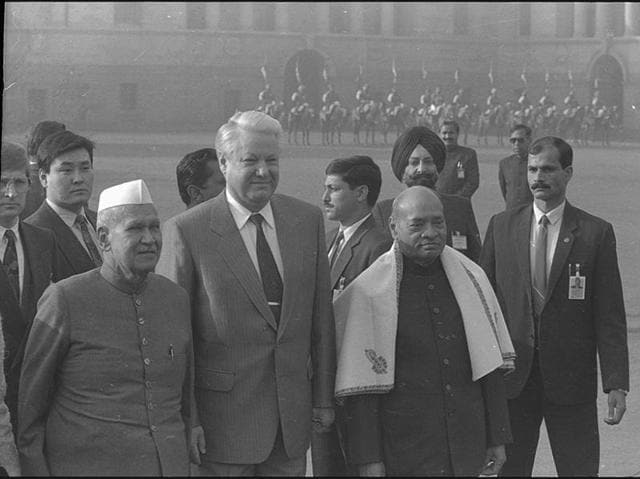 Rao served his term from 1991 to 1996 – a time of great political and economic upheaval for the country. Globally, the world was recovering from the frostiness of cold war relations. Rao receives Russian President, Boris Yelstin, who was on a state visit to India in 1993. (Virendra Prabhakar/HT Photo) Rao served his term from 1991 to 1996 – a time of great political and economic upheaval for the country. Globally, the world was recovering from the frostiness of cold war relations. Rao receives Russian President, Boris Yelstin, who was on a state visit to India in 1993. (Virendra Prabhakar/HT Photo)
