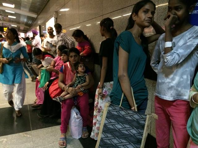 According to the Delhi Metro Rail Corporation officials, the snag led to bunching of trains which in turn led people to spend double the usual time travelling on the same route. (Saumya Khandelwal/ HT Photo) According to the Delhi Metro Rail Corporation officials, the snag led to bunching of trains which in turn led people to spend double the usual time travelling on the same route. (Saumya Khandelwal/ HT Photo)