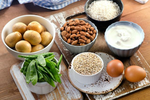 Fill your plate with loads of salads and fibre-rich food items. (Shutterstock)