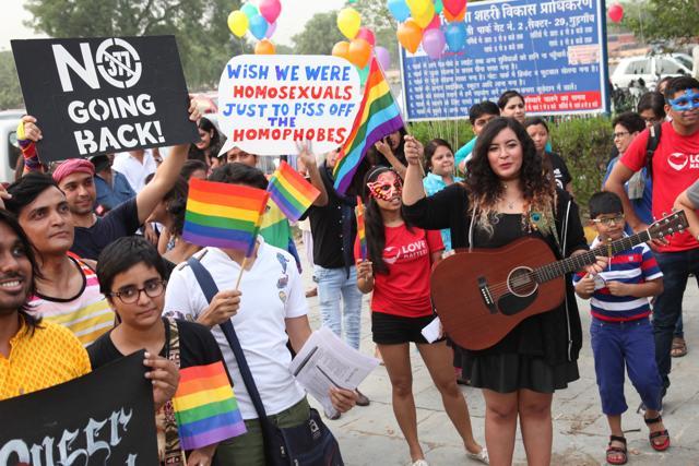 Activists and participants at the recently held Gurgaon’s first pride parade. (Manoj Verma/HT)