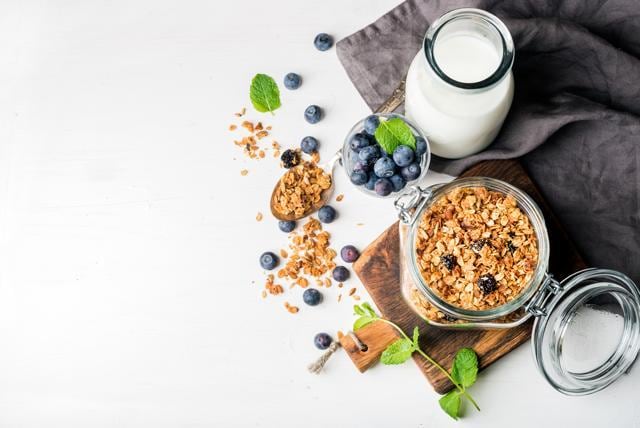Light meals are easy to digest and don’t leave us feeling bloated, uncomfortable and lazy. A healthy quick fix is to start the day with muesli along with skimmed milk and fresh fruits for breakfast. (Shutterstock)