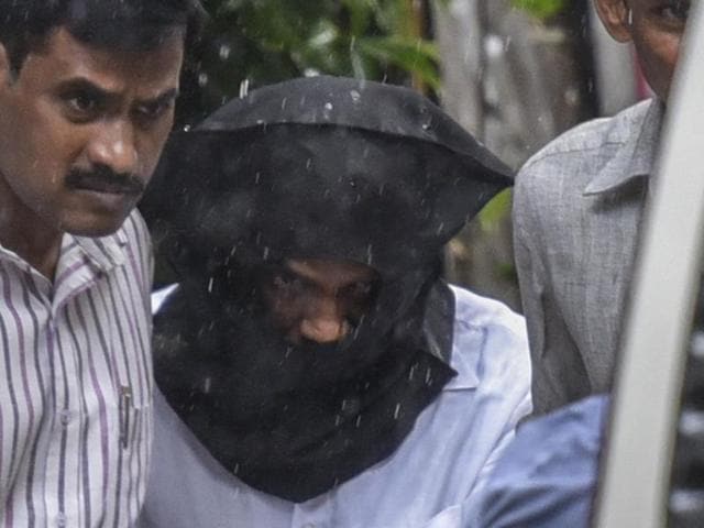 The team of crime branch officers that went to Singapore to extradite Kumar Krishna Pillai (inset). (HT Photo) The team of crime branch officers that went to Singapore to extradite Kumar Krishna Pillai (inset). (HT Photo)