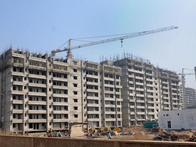 At many places, private developers are offering plots and flats at rates lower than the government rates.(HT File Photo) At many places, private developers are offering plots and flats at rates lower than the government rates.(HT File Photo)