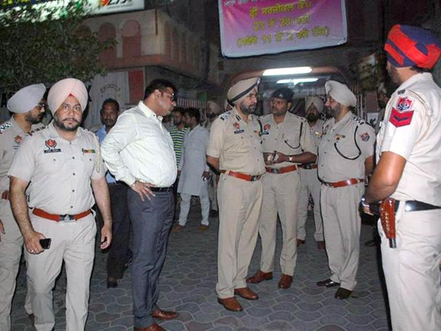 Amritsar Police investigating at a crime spot in the city.(HT File Photo) Amritsar Police investigating at a crime spot in the city.(HT File Photo)
