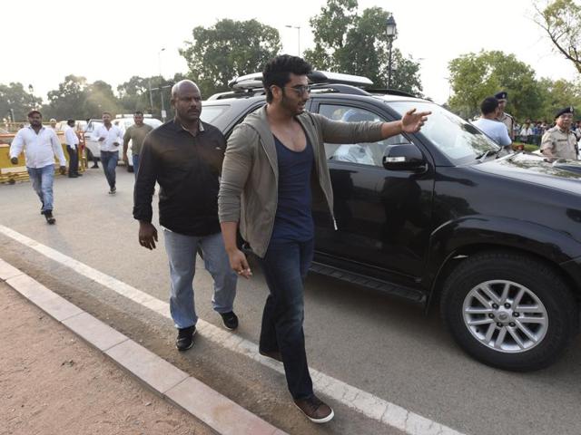 Arjun Kapoor arrives during the Road Safety Awareness Campaign organised by Delhi Police at India Gate in New Delhi. (Photo by Sonu Mehta/ Hindustan Times)