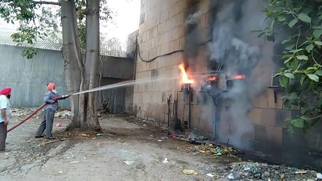 A fireman trying to douse the fire. (HT Photo)