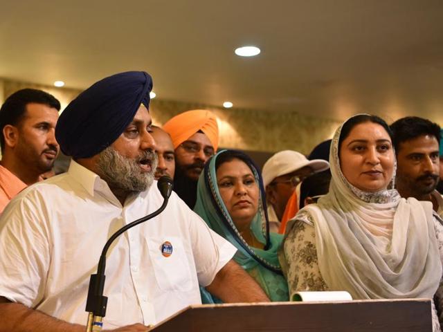 Deputy chief minister Sukhbir Singh Badal during a sangat darshan programme at Ajitwal in Moga district on Wednesday. (HT Photo) Deputy chief minister Sukhbir Singh Badal during a sangat darshan programme at Ajitwal in Moga district on Wednesday. (HT Photo)