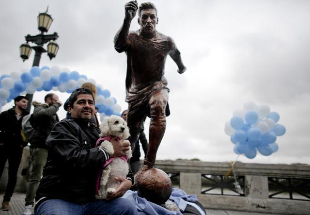 Argentina honors Maradona with statue, jersey patch - Sports Illustrated