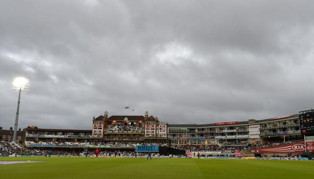 Play goes into on the evening with the floodlights on, under cloudy skies in the fourth One Day International (ODI) cricket match between England and Sri Lanka at The Oval cricket ground in London.  (AFP Photo)