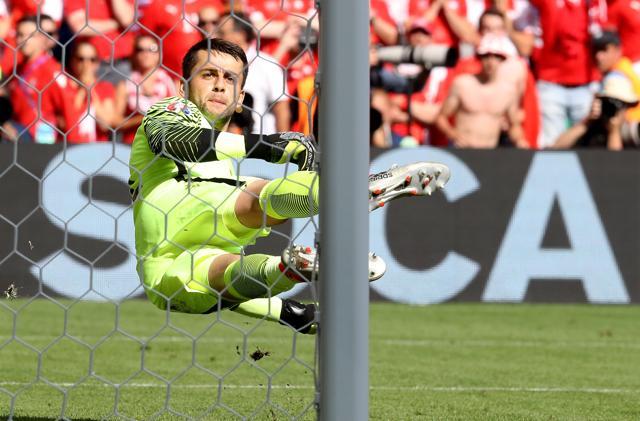 Poland's goalkeeper Lukasz Fabianski reacts as Switzerland's midfielder Granit Xhaka (not pictured) failed to score during penalty shoot-out during the Euro 2016 round of sixteen football match between Switzerland and Poland. (AFP Photo) Poland's goalkeeper Lukasz Fabianski reacts as Switzerland's midfielder Granit Xhaka (not pictured) failed to score during penalty shoot-out during the Euro 2016 round of sixteen football match between Switzerland and Poland. (AFP Photo)