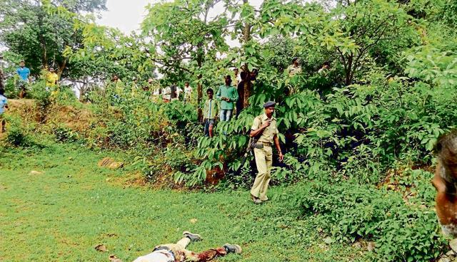 The body of one of the criminals killed by PLFI cadre at Hundingdah forest, located on the Ranchi-Khunti border, on Monday.(HT File)