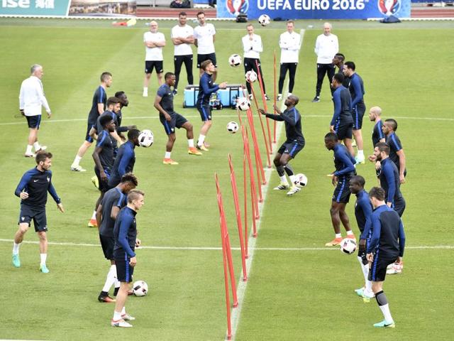 France's players exercise during a training session of the French national team in Clairefontaine training centre. (AP photo)