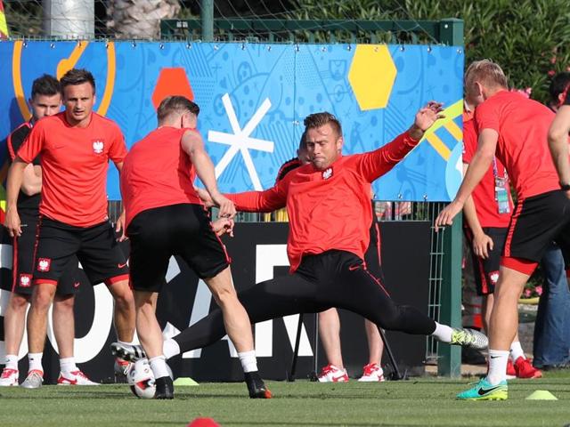 Poland's players play with the ball during the training session of their team . (AP photo)