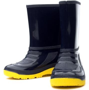 Invest in a great pair of gum boots (Photo: istock) Invest in a great pair of gum boots (Photo: istock)