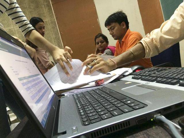 Counsellors and Delhi University experts have been telling students for several years to pick the course over the college. (Saumya Khandelwal / HT Photo)