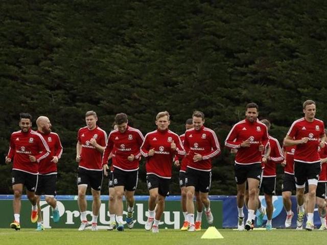 Wales Team training with a run in the frigid weather. (Reuters photo)