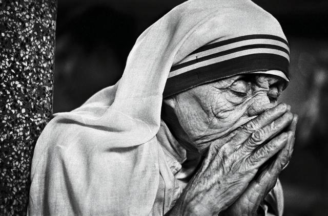 In 1970, I met Mother Teresa for the first time, the beginning of a lifelong association that would have a profound influence on me as a human being, as well as a photographer. (Raghu Rai) In 1970, I met Mother Teresa for the first time, the beginning of a lifelong association that would have a profound influence on me as a human being, as well as a photographer. (Raghu Rai)