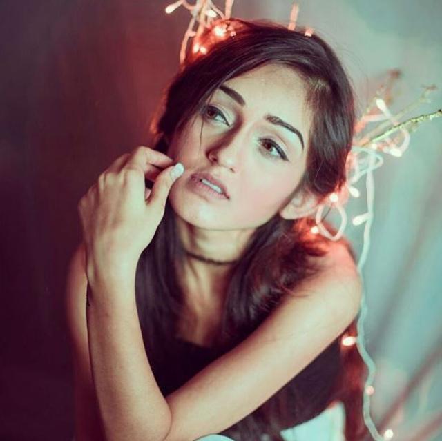  (Instagram)