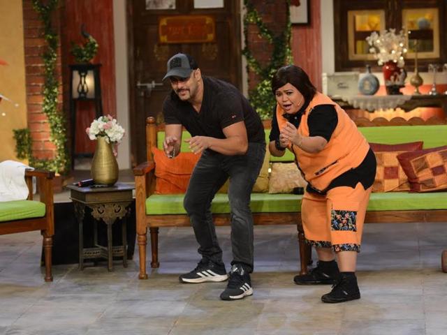 Comedian Bharti Singh joins Salman as he flaunts some of his moves on Comedy Nights Live. (COLORS) 