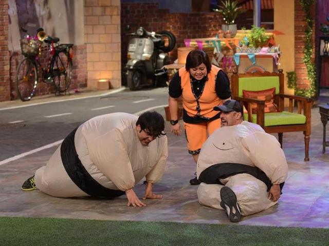 Salman also joined Krushna for the floor roll step from Jag Ghoomeya. Khan was promoting his next opposite Anushka Sharma, Sultan on the show. (COLORS) 