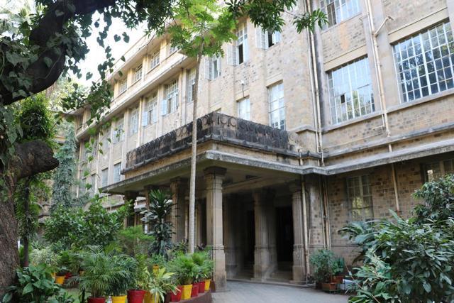 Tour GS Medical college, one of the first medical colleges where Indians could teach, on a hidden heritage trail of Parel.