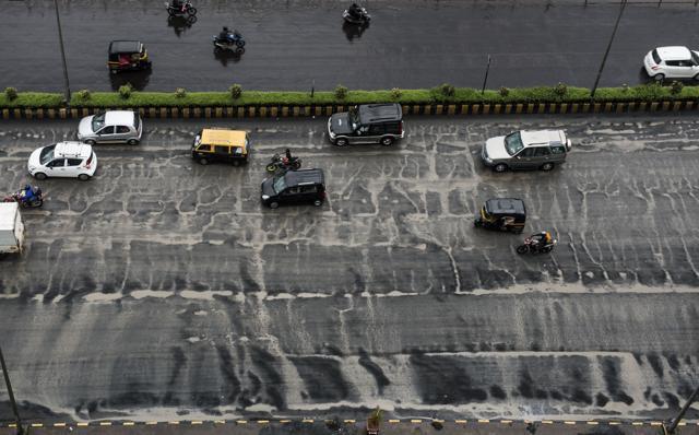 The ride for motorists near Kherwadi Junction will be bumpy for a while. (Satish Bate/HT) The ride for motorists near Kherwadi Junction will be bumpy for a while. (Satish Bate/HT)