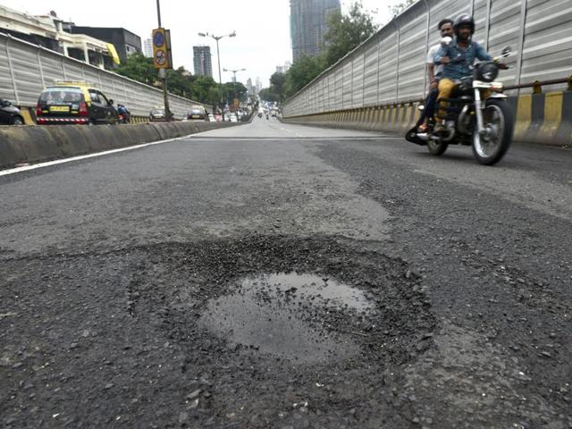 Hindmata flyover: This flyover links south Mumbai to the suburbs. The potholes only worsen the situation as the road below is prone to waterlogging. (Arijit Sen/ Hindustan Times)