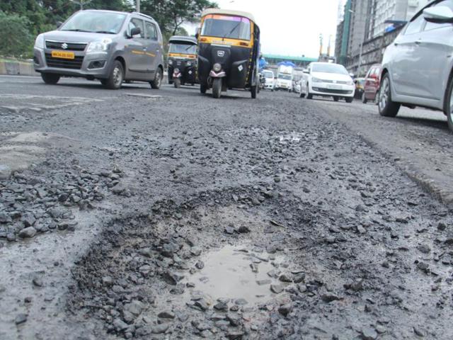WEH, KANDIVLI: The Western Express Highway, which is the link between Dahisar and Bandra, has witnessed more than 70 potholes in the past few days. (Pramod Thakur/ Hindustan Times)
