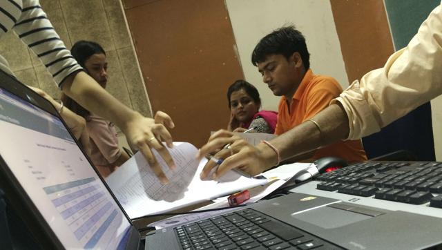 Many students said the portal was slow and they were facing problems in online fee payment (Saumya Khandelwal/Hindustan Times) Many students said the portal was slow and they were facing problems in online fee payment (Saumya Khandelwal/Hindustan Times)