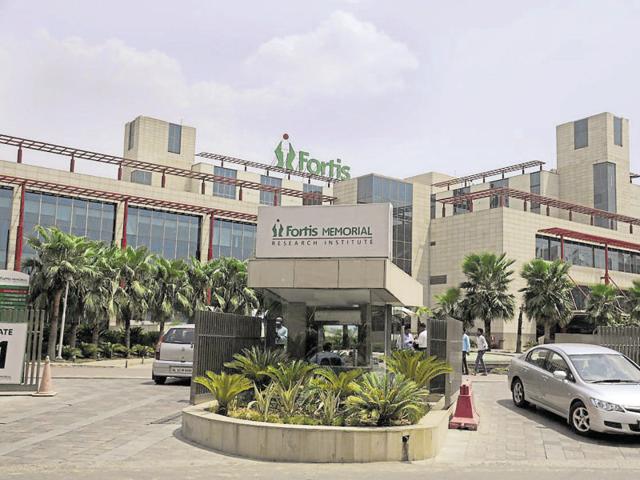 Fortis was charging patients Rs1,777 for dengue tests as opposed to the government stipulated Rs600.(HT) Fortis was charging patients Rs1,777 for dengue tests as opposed to the government stipulated Rs600.(HT)