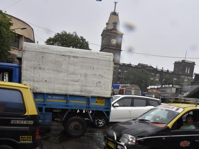 P’ Dmello Road, Ghadiyal Godi: It is an arterial road in south Mumbai. Travel is a daily hassle for officegoers as they have to find a way through the potholes. (Anshuman Poyrekar/ Hindustan Times)