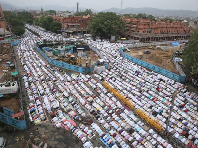 Jaipur, Rajasthan, India- July 01 : Devotees offer prayers of the last friday in the holy month of Ramzan , at Jaipur, Rajasthan, India on Friday, 01 June, 2016. ( Photo by - Himanshu Vyas/ Hindustan Times) (Himanshu Vyas/HT Photo) Jaipur, Rajasthan, India- July 01 : Devotees offer prayers of the last friday in the holy month of Ramzan , at Jaipur, Rajasthan, India on Friday, 01 June, 2016. ( Photo by - Himanshu Vyas/ Hindustan Times) (Himanshu Vyas/HT Photo)