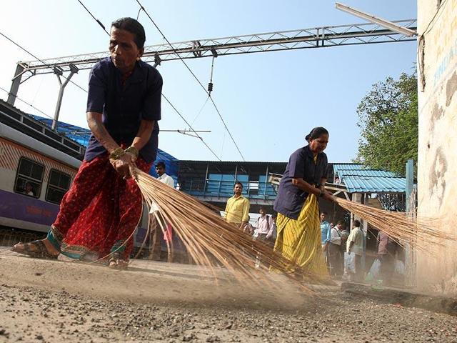 The Union ministry of drinking water and sanitation is bringing in a host of ideas to give PM Narendra Modi’s pet Swachh Bharat campaign a reboot in rural areas.(HT File Photo) The Union ministry of drinking water and sanitation is bringing in a host of ideas to give PM Narendra Modi’s pet Swachh Bharat campaign a reboot in rural areas.(HT File Photo)