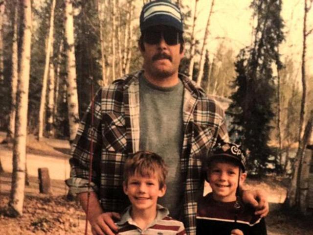 Chris Pratt with his dad. Pratt posted this image with a touching message about his childhood. (Twitter) 
