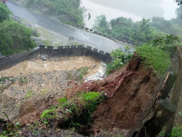 Torrential rains triggered landslide in Bhalukpong in West Kameng district of Arunachal Pradesh. (HT Photo) Torrential rains triggered landslide in Bhalukpong in West Kameng district of Arunachal Pradesh. (HT Photo)