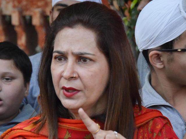 “If the BSF is responsible for porous borders, Sukhbir must explain who is acting as supplier to bring the drugs from border areas to other parts of the state. It’s the police and politicians only,” Sidhu said.(HT Photo) “If the BSF is responsible for porous borders, Sukhbir must explain who is acting as supplier to bring the drugs from border areas to other parts of the state. It’s the police and politicians only,” Sidhu said.(HT Photo)