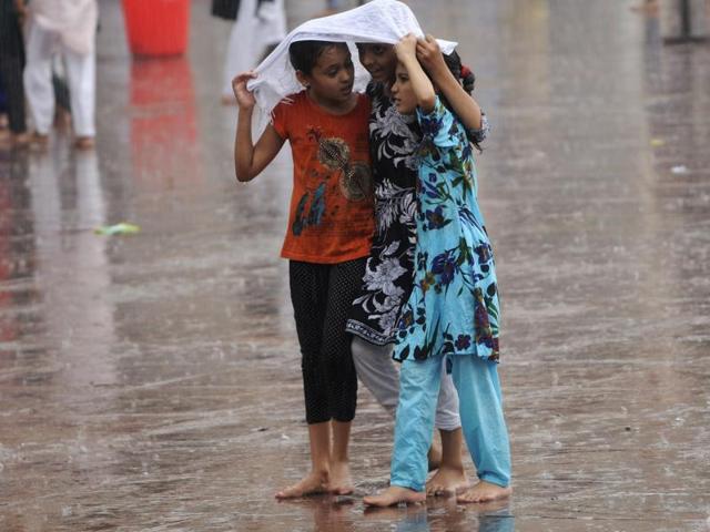 Pre-monsoon showers have been lashing Delhi since Thursday evening. (Buhraan Kinu/HT Photo) Pre-monsoon showers have been lashing Delhi since Thursday evening. (Buhraan Kinu/HT Photo)