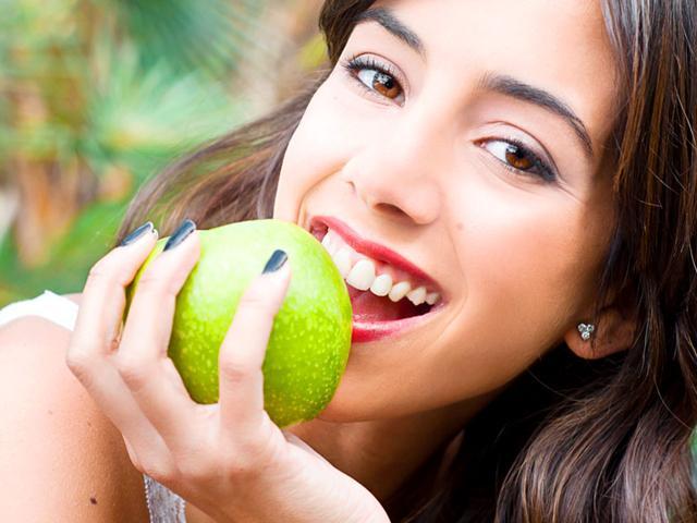 According to a study, those who ate more fruits lowered risk of type 2 diabetes by more than 20% while those who had more juice raised diabetes risk by as much. (Shutterstock) According to a study, those who ate more fruits lowered risk of type 2 diabetes by more than 20% while those who had more juice raised diabetes risk by as much. (Shutterstock)