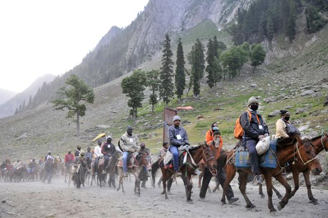 Pilgrims on their way to the Amarnath cave on July 02, 2016 near Dhumal, 120 kilometers northeast of Srinagar. (Waseem Andrabi/HT Photo) Pilgrims on their way to the Amarnath cave on July 02, 2016 near Dhumal, 120 kilometers northeast of Srinagar. (Waseem Andrabi/HT Photo)
