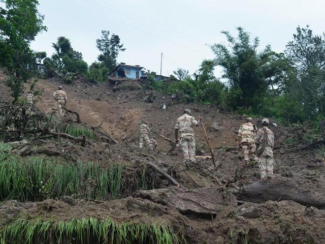 SDRF personnel conducting rescue operations after heavy rains in Uttarakhand. (HT Photo) SDRF personnel conducting rescue operations after heavy rains in Uttarakhand. (HT Photo)